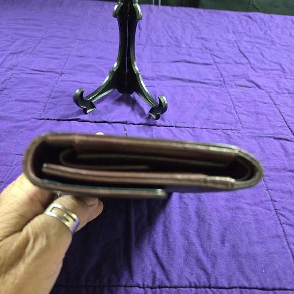 EUC CHANEL MATELASSE STYLE WITH BURGUNDY LINING WALLET - Picture 5 of 12